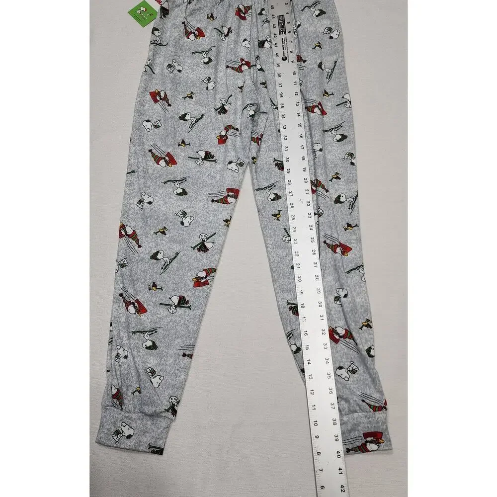 Snoopy skiing pajamas women's medium NWT